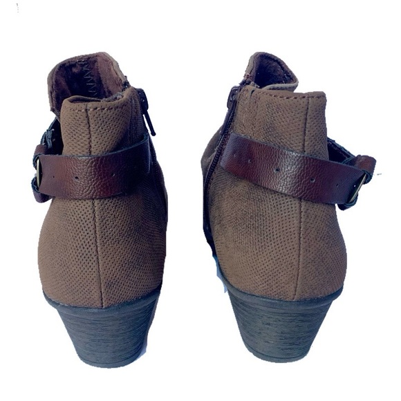 Earth Origins “Meryl” bootie—hard to find - Picture 3 of 5